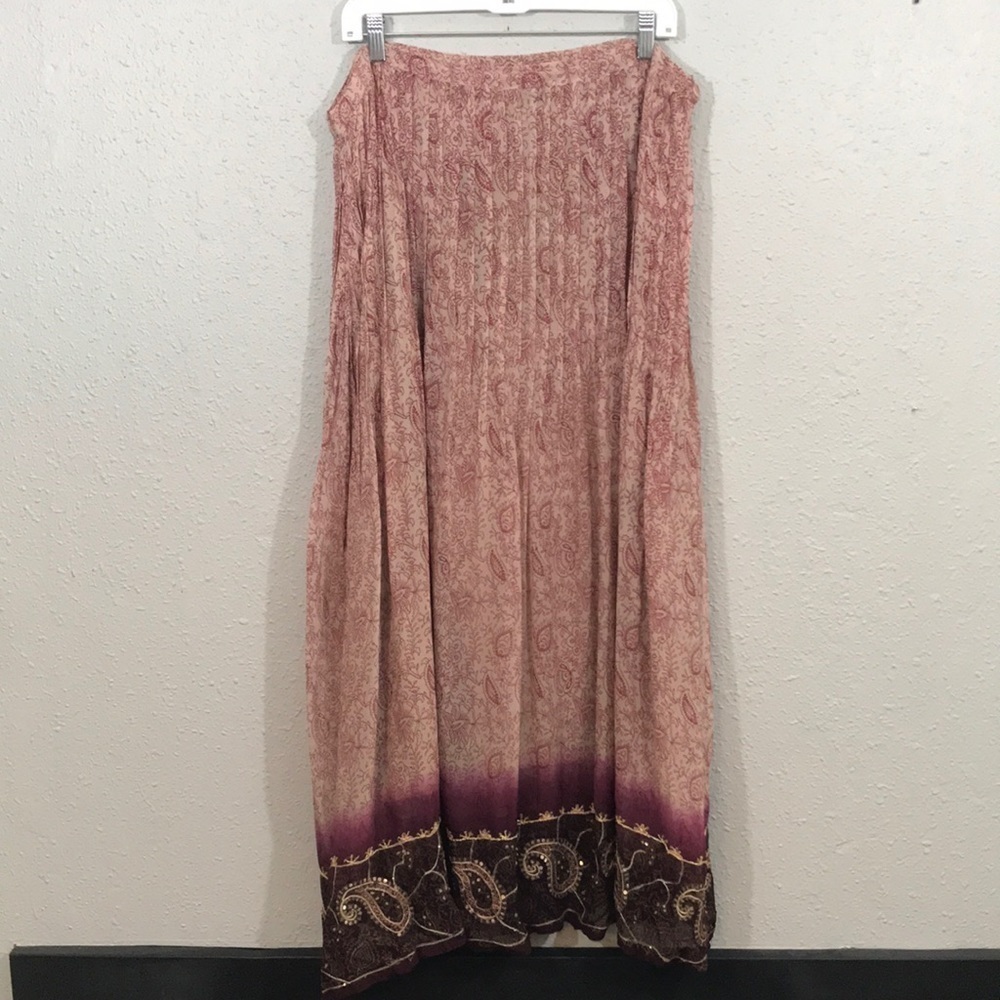 Soft Surroundings Burgundy Bordered Paisley Print Broom Stick Pleat Maxi Skirt